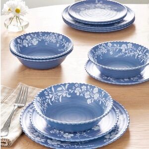 The Pioneer Woman Blue and White Floral Dinnerware Set